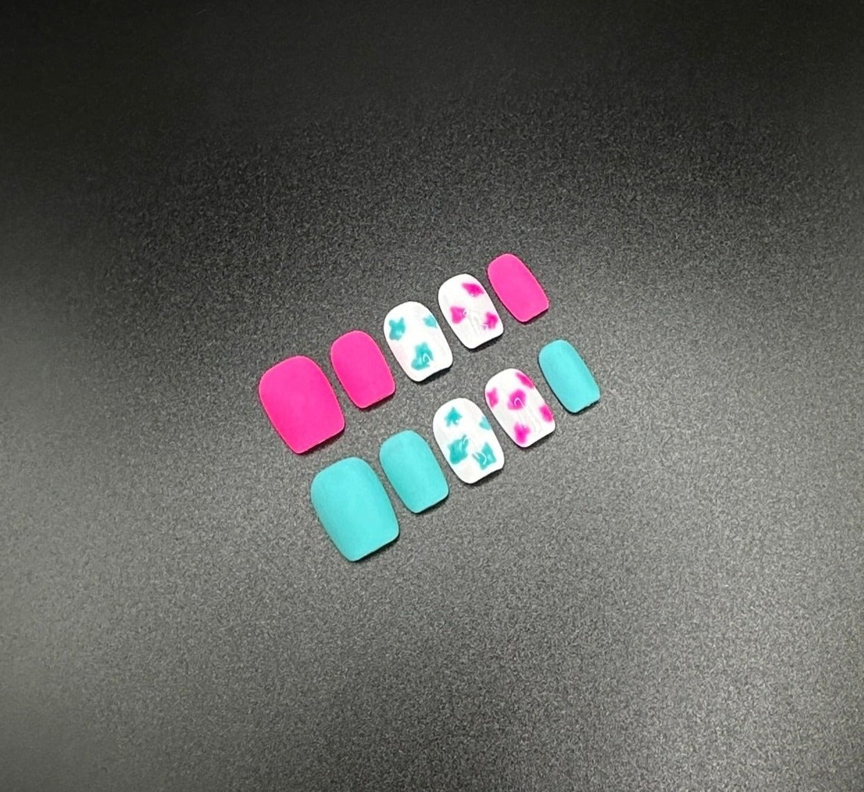 Blue Pink Dot Press-on Nails