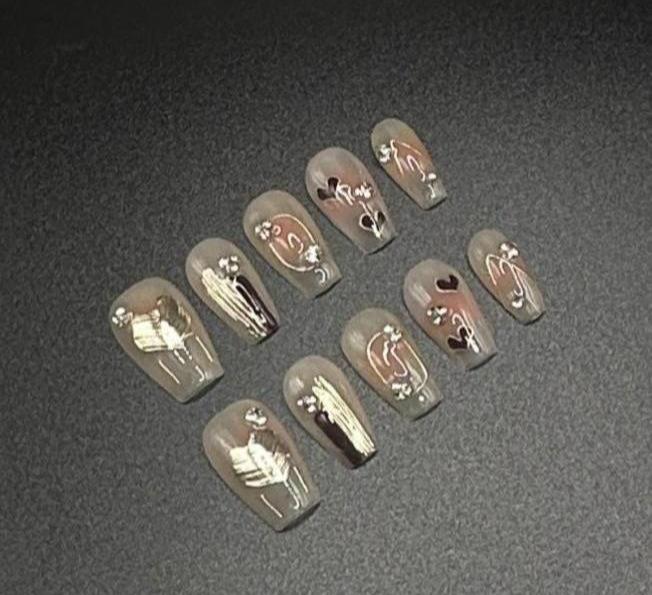 Golden Heartbeats Press-on Nails